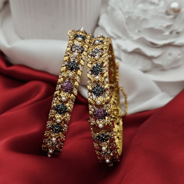 FLOWER JARAU PAIR OF OPENABLE BANGELS.